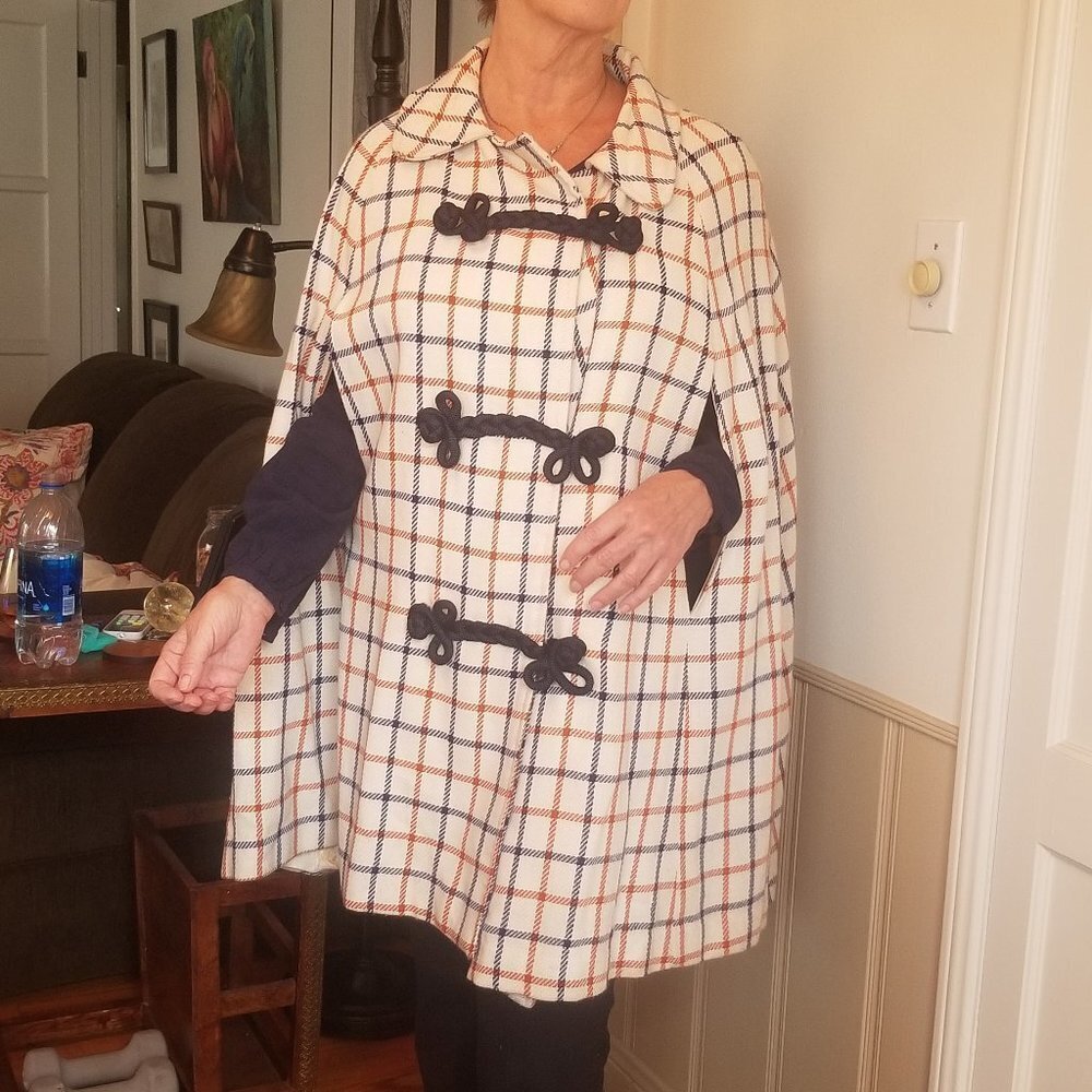 Country Place Vintage Plaid Lined Cape